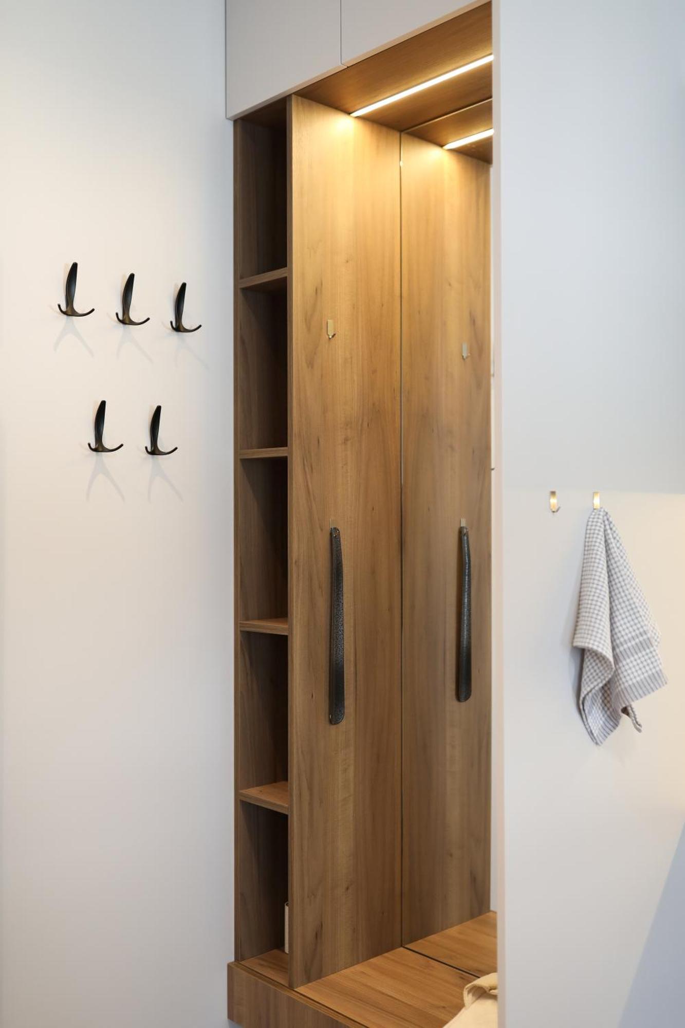 Zdziechowskiego With Parking And Ac, Mokotow Apartment